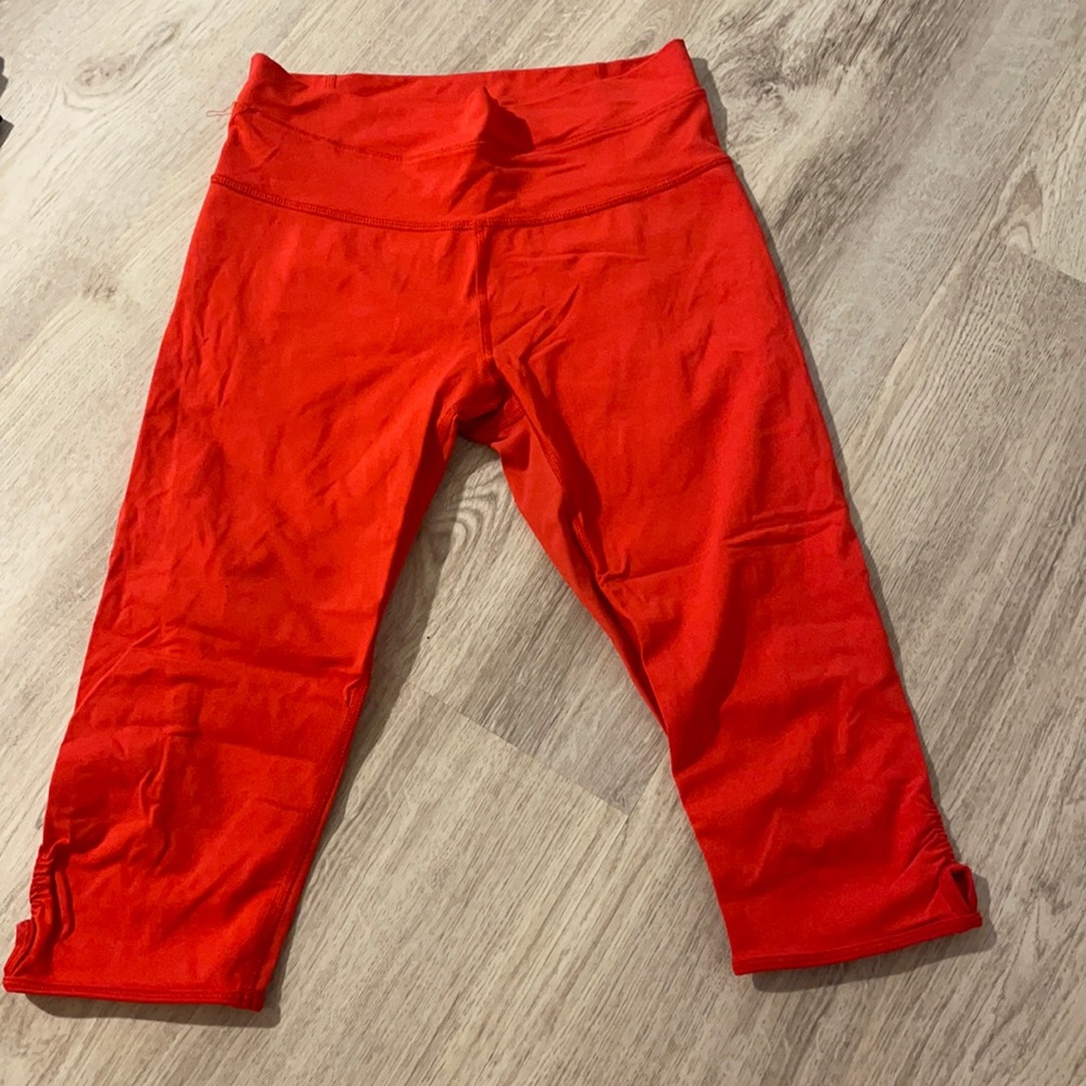 Lululemon red cropped leggings.